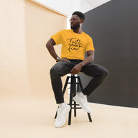Graphic UNISEX T-Shirt "Faith over Fear"