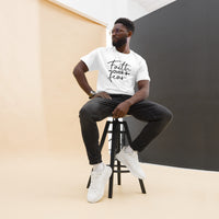 Graphic UNISEX T-Shirt "Faith over Fear"